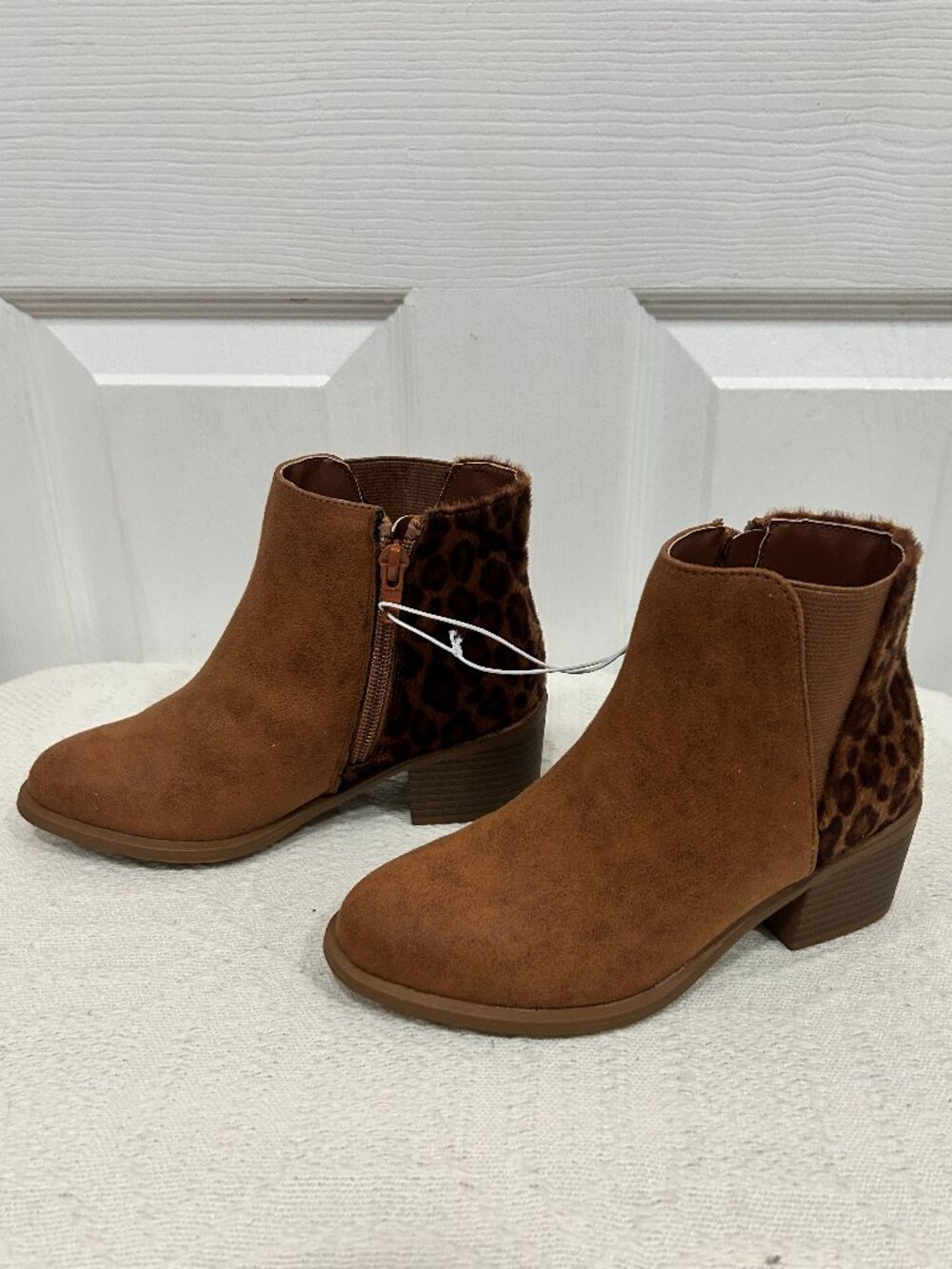 *** NEW *** Girls Boots - 1M